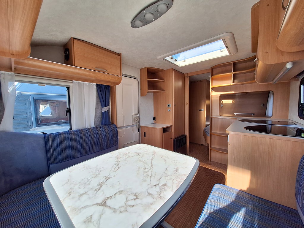 Adria Altea 512 UP Dubbelbädd, Solcell