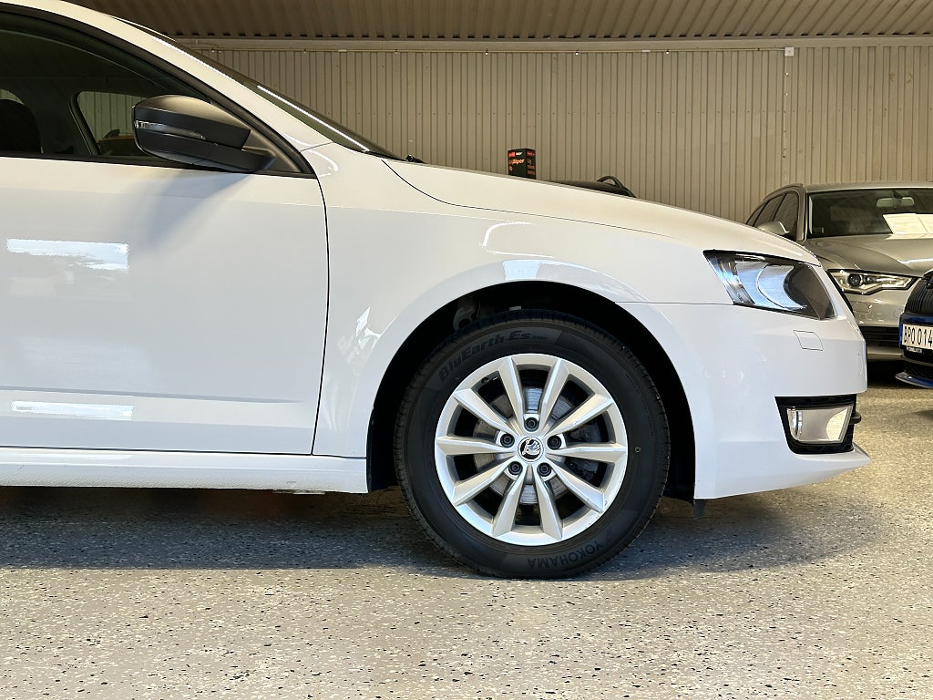 Skoda Octavia Kombi 1.6 TDI Euro 6 Nybesiktigad Nyservad Kamrem bytt