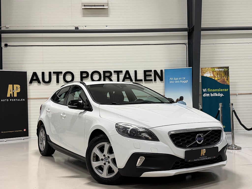 Volvo V40 Cross Country D2 Momentum | Dragkrok | Kamrem bytt