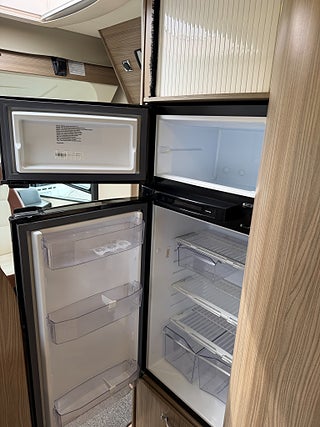Husbil-integrerad Chausson EXALTIS 7018 (150HK) Queensbed + hyttsäng! ALDE vattenburen! 8 av 21