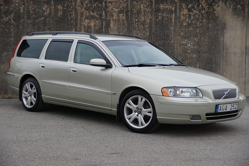 Volvo V70 D5 185hk Summum|2-Ägare|Skinn|Elstol|Välvårdad|