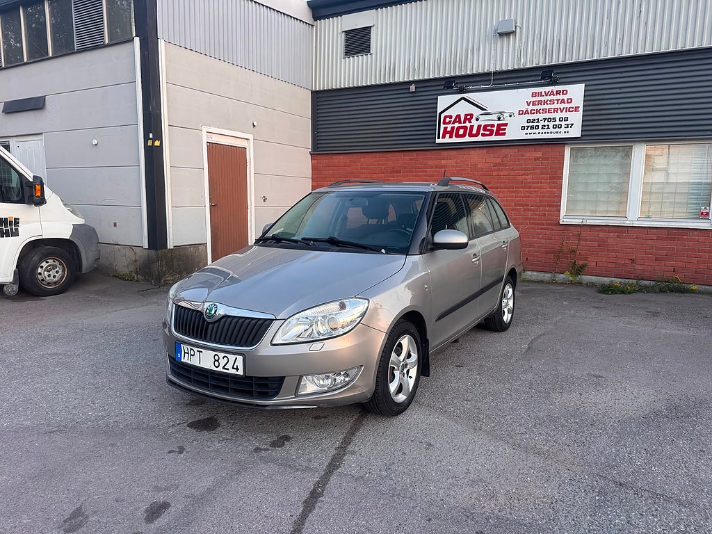 Skoda Fabia Kombi 1.2 TSI Elegance Euro 5/ P-sensorer/Ränta 1,95%