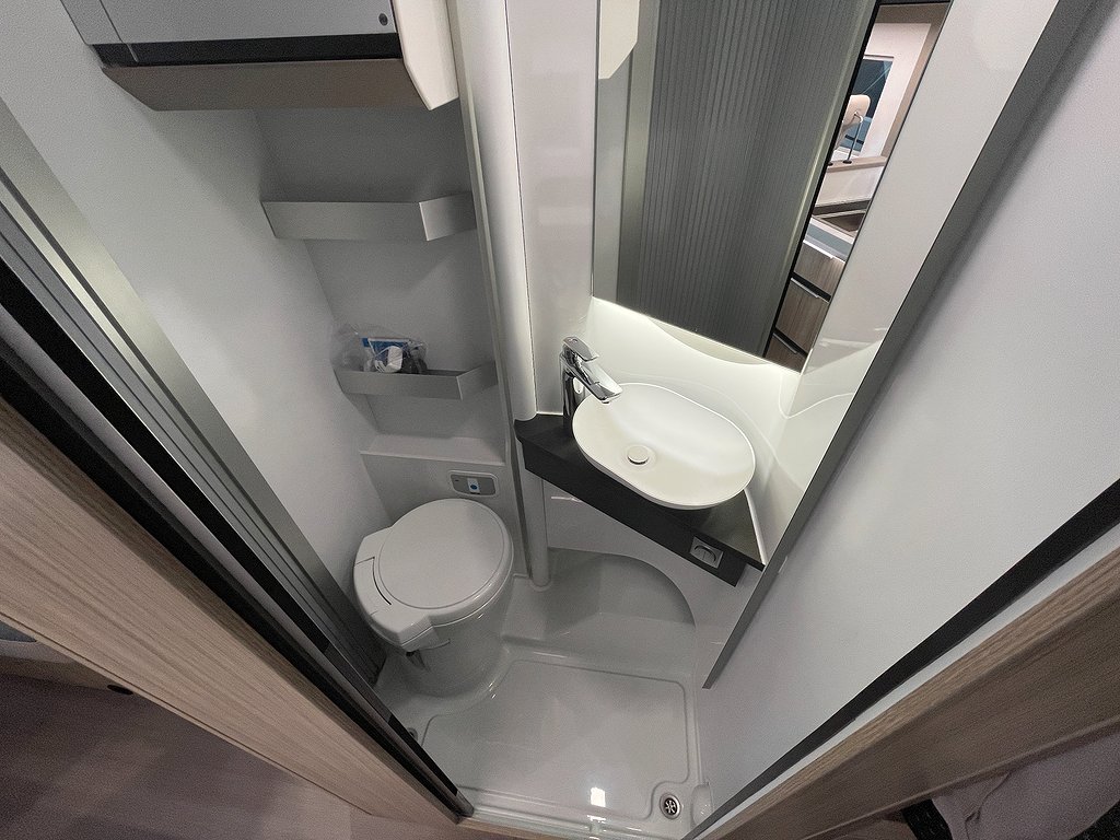 Adria Compact Supreme DL /B-körkort/Automat/Låg skatt/180hk/ - Adria