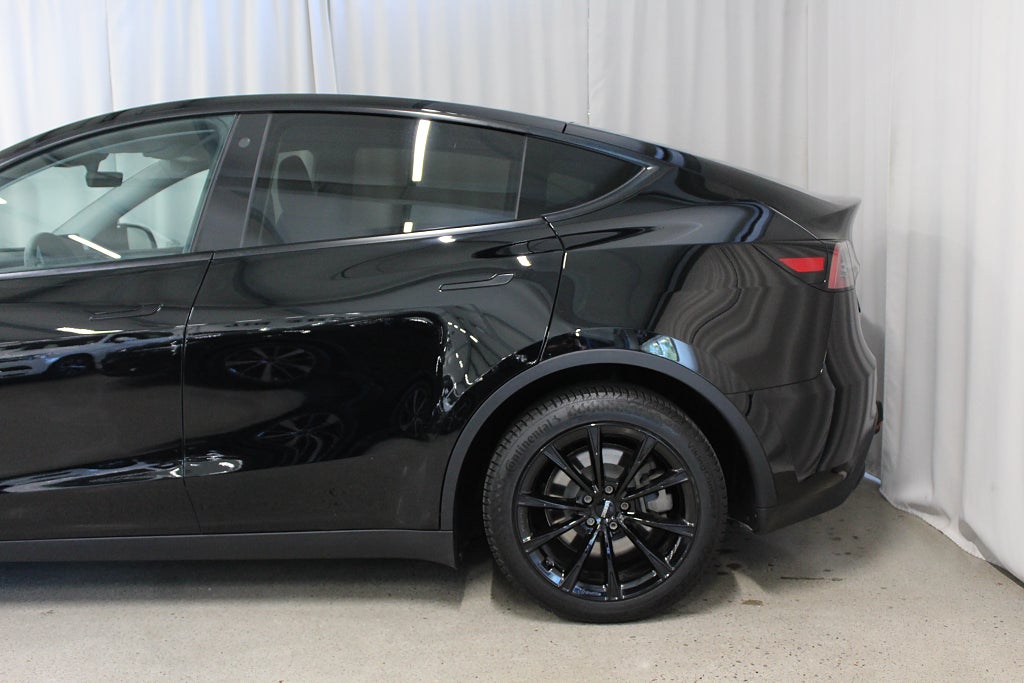 Tesla Model Y Standard Range RWD 299HK, Drag, Värmepump