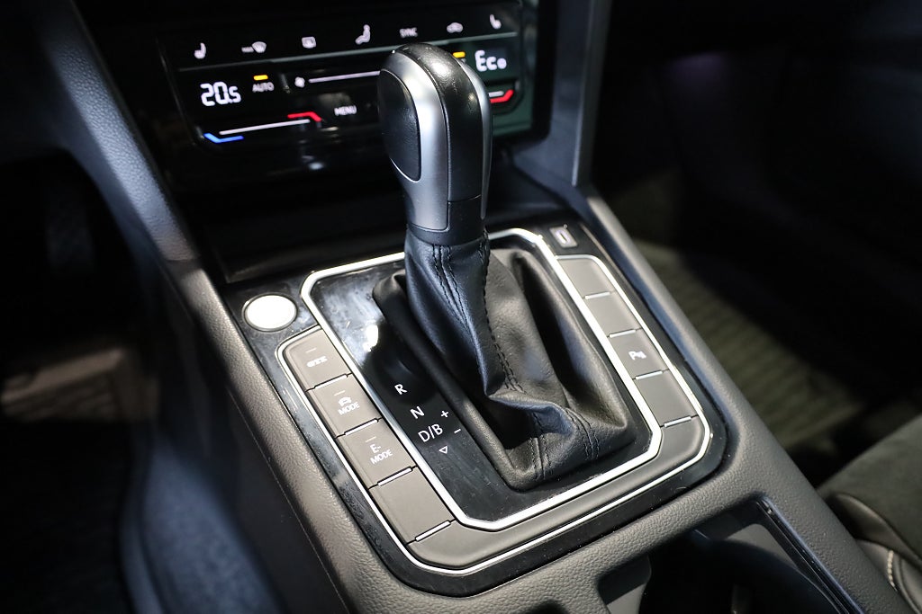 Volkswagen Passat GTE 218hk Executive / Business / Värmare / Navi 2022