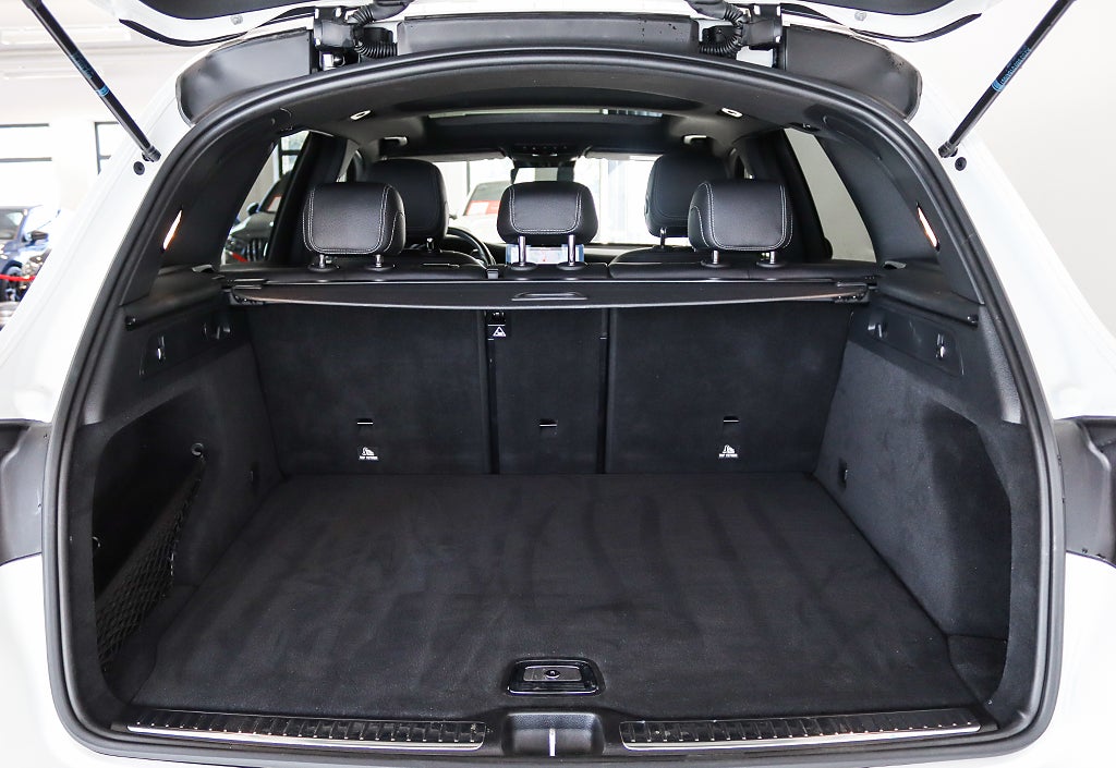 Mercedes-Benz GLC 200 4MATIC AMG Night Pano Cockpit Värmare Kamera Drag