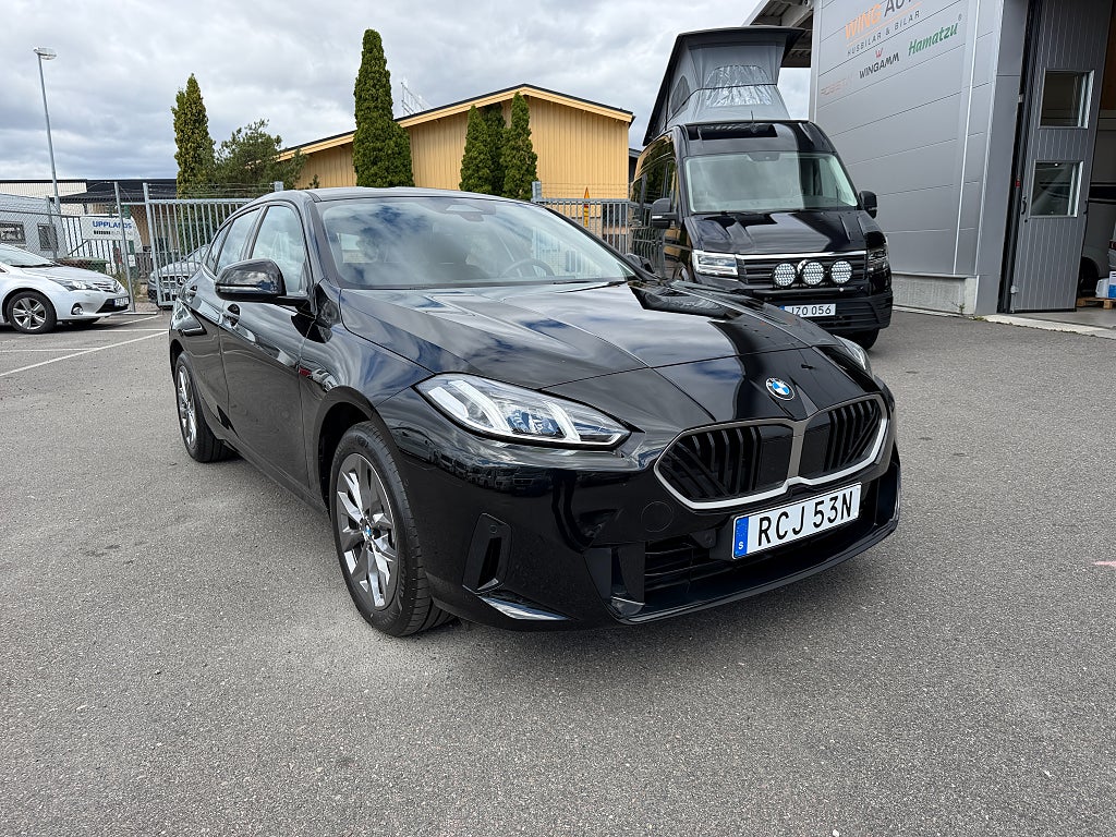 BMW 120i 170hk Steptronic AUT, MOMS, Smartphone int, V-hjul!