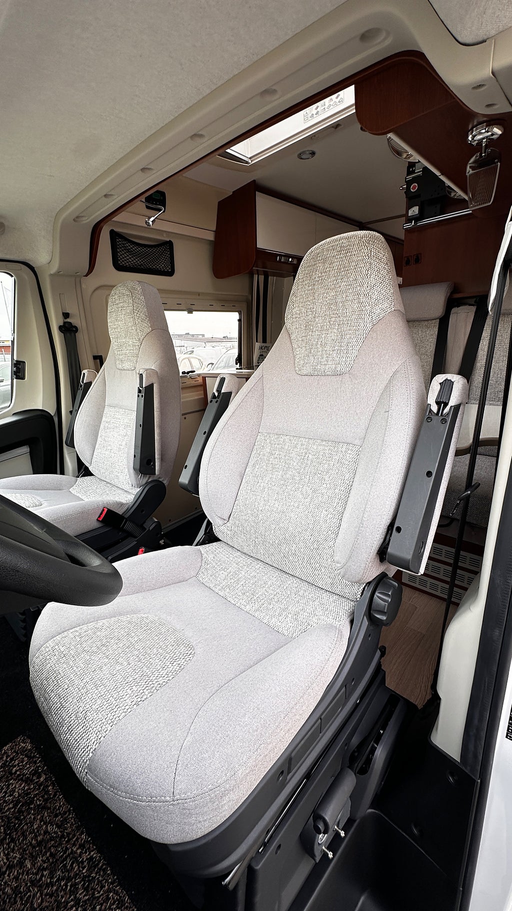 Rapido V68 1 Ägare, Långbädd, Dragkrok thumbnail