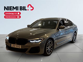 BMW 530e xDrive Sedan M Sport MOMS Drag Pvärme B-kamera S&V-däck – bild 1