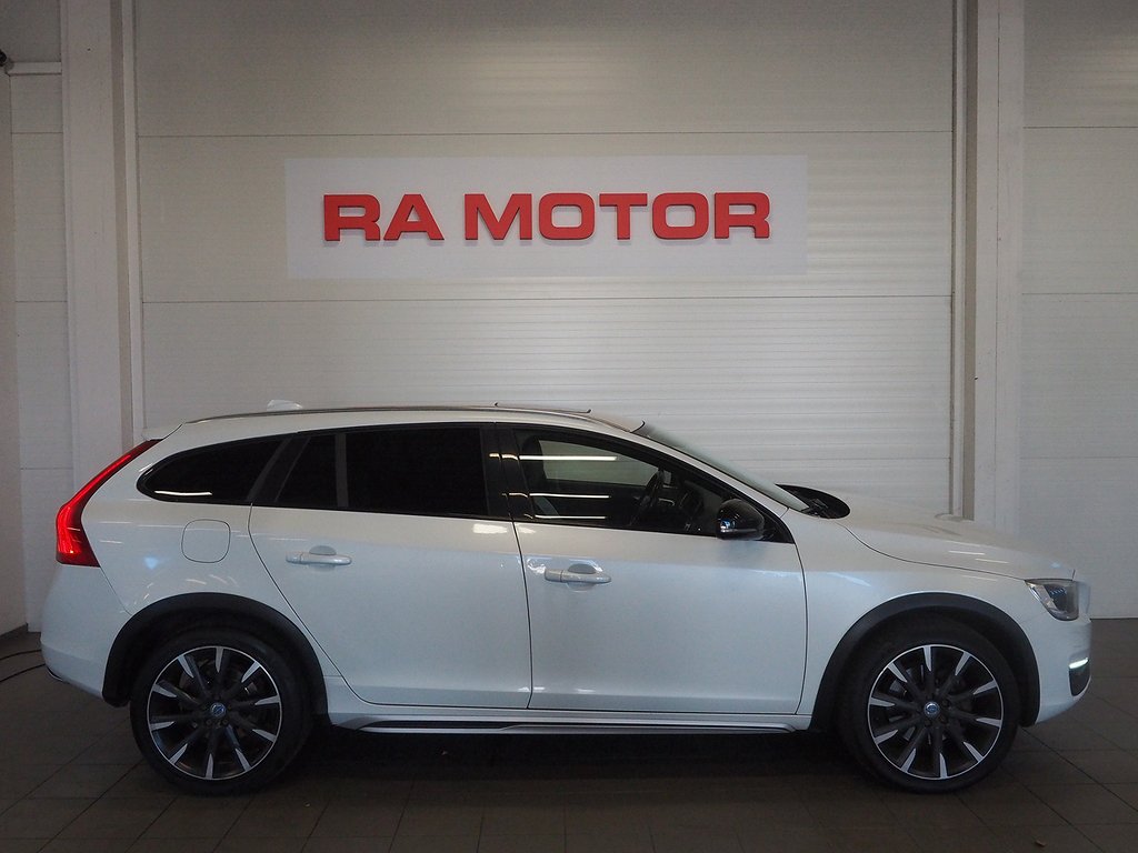 Volvo V60 Cross Country D4 AWD Aut Summum | D-Värm |Taklucka 2016