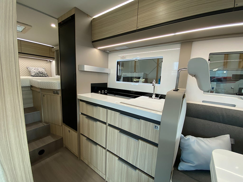 Adria Compact DL 60 Y / Vårmässa 20–22 mars – Påfyllt lager! - Adria