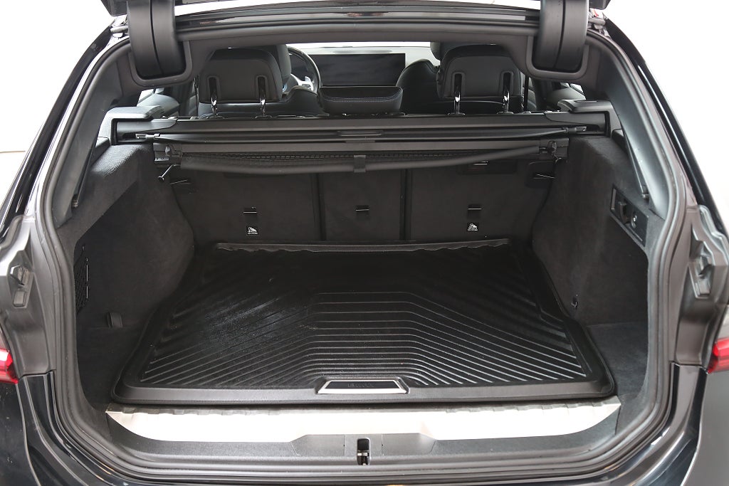 BMW 330e xDrive Touring M-Sport Aut Drag HiFi Aktiv Farth. 2023