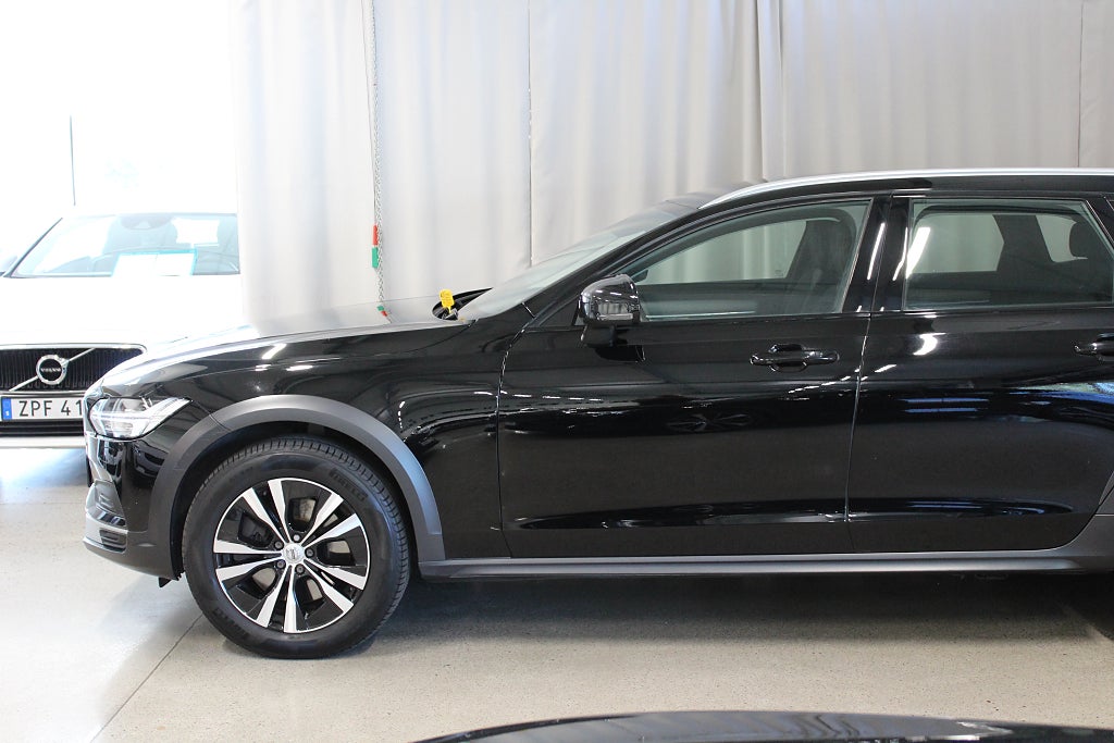 Volvo V90 Cross Country B4 AWD 197HK Advanced Edition, Drag, Värmare,