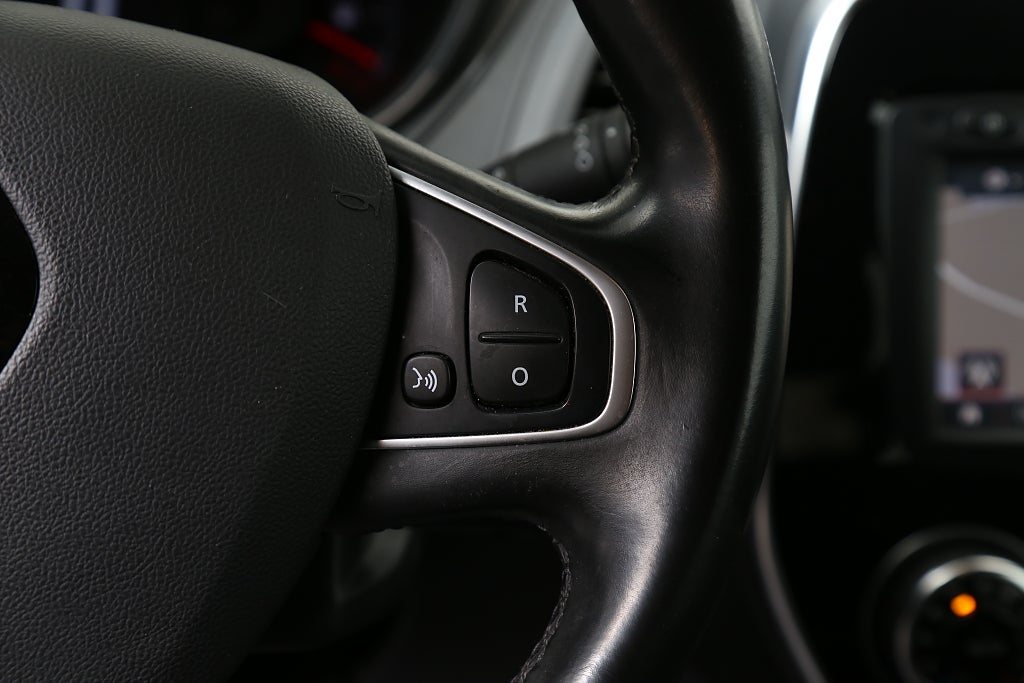 Renault Captur TCe 90hk Intens PDC Keyless Kamera Navi Dragkrok 2019