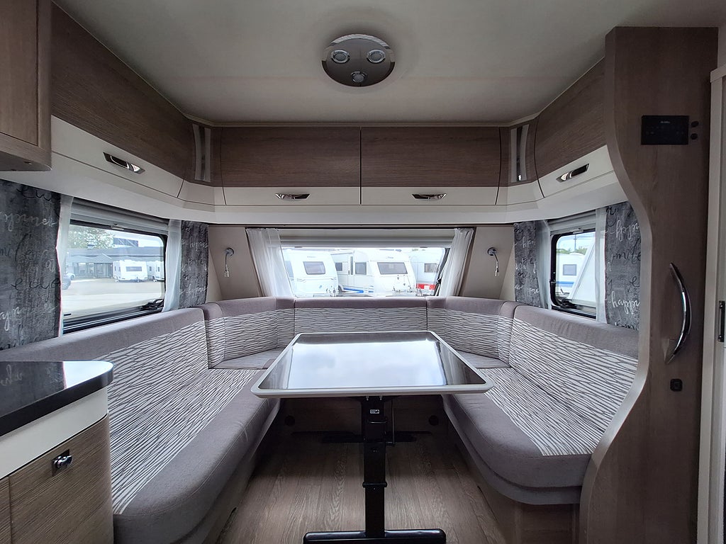 Hobby Prestige 720 KWFU Barnkammare, 1 Ägare, AC, Tält