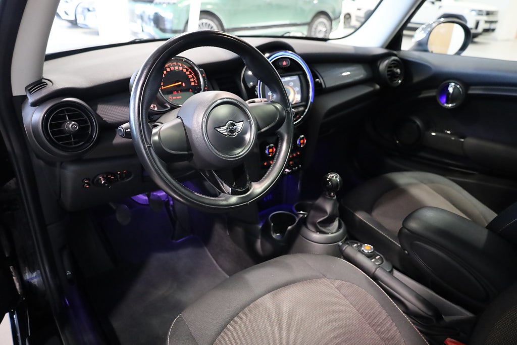 MINI One 3-dörrar Pepper Panorama Connected Blåtand 2017