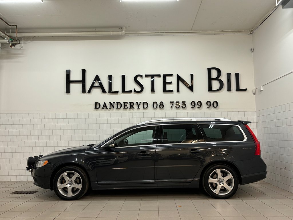 Volvo V70 D5 AWD Automat Summum Skinn Drag Värmare Svensksåld