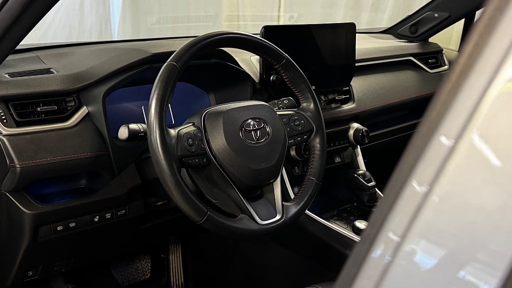 Toyota RAV4 Plug-in Aut AWD Style Dragkrok Värmare Adp-fart Kamera bild 14