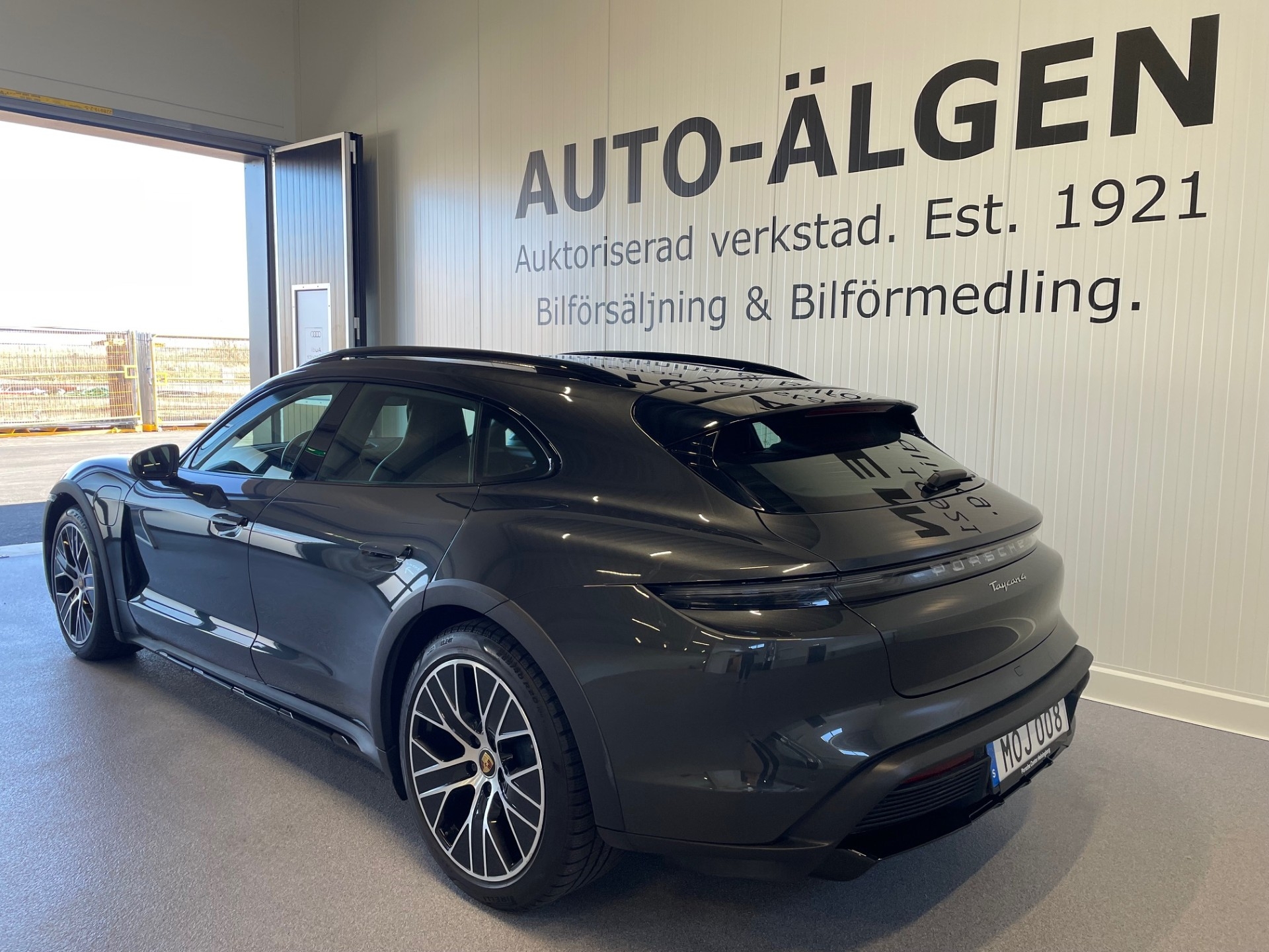 Porsche Taycan 4 Cross Turismo 2023, kuva 4/38