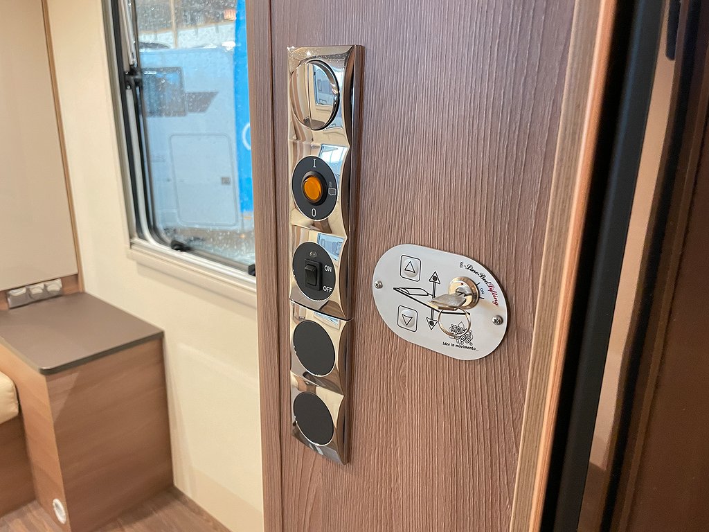 Bürstner Lyseo 745 /Taksäng x2/Soffa bak/Solcell/Automat - Bürstner