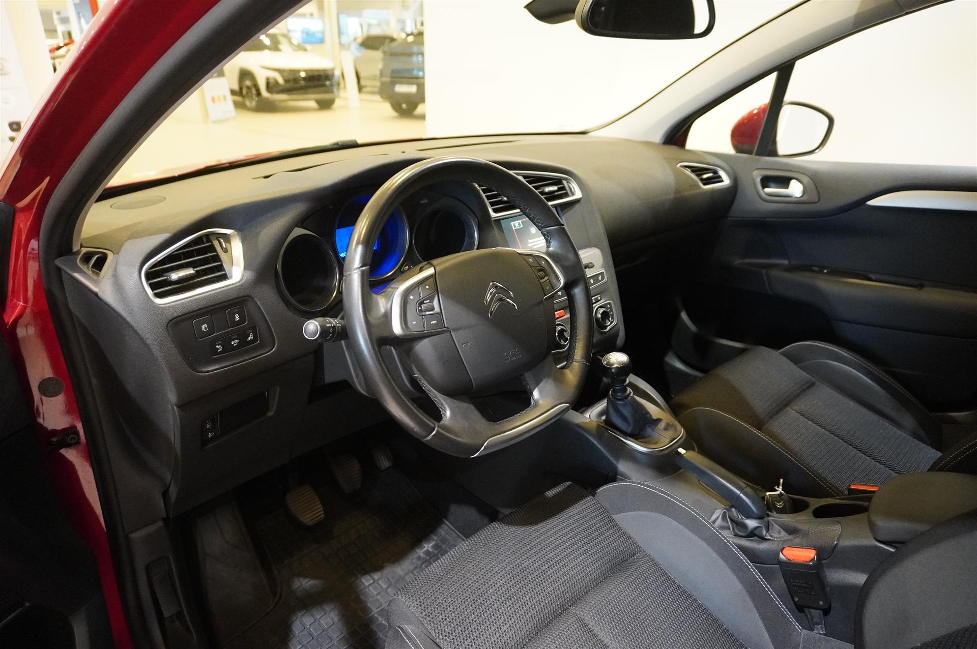 Citroen C4 1,6 BlueHDi 120hk 2015, kuva 2/10