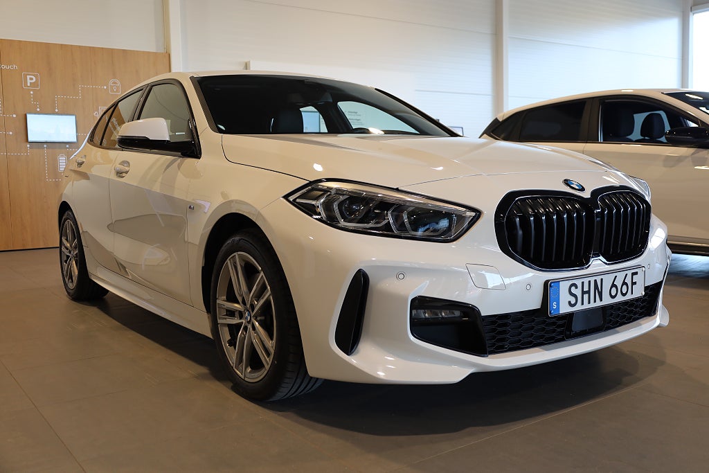 BMW 118I Steptronic M Sport Navi PDC CarPlay Rattvärme Laptimer 2022