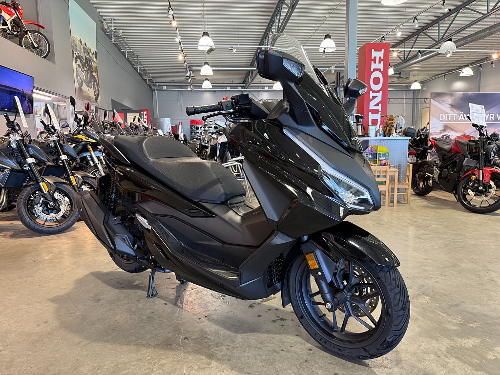 Honda NSS350 Forza #Endast 200mil & 1 ägare# 