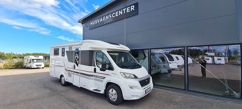 Adria Coral S 690 SL "Enkelsäng, Superfint skick!"