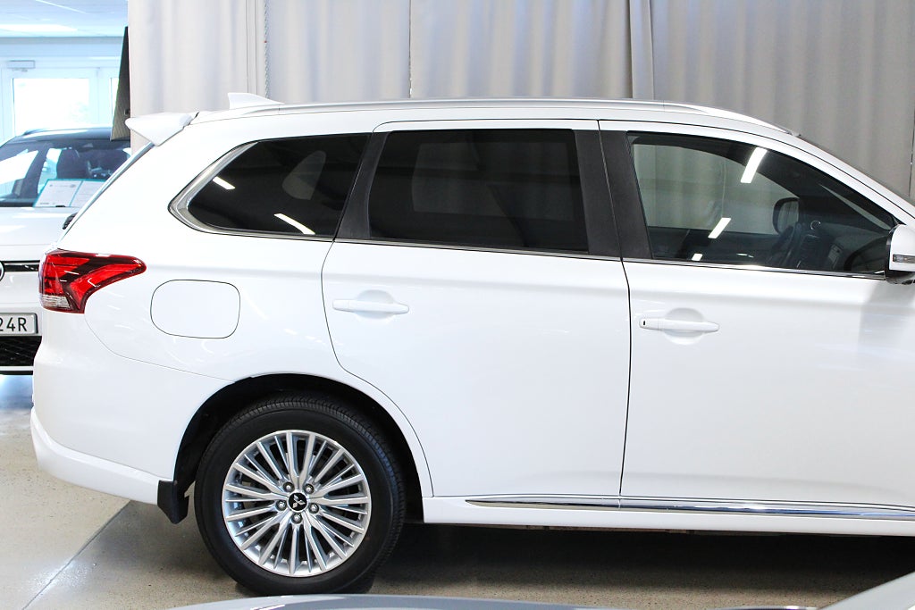Mitsubishi Outlander PHEV 224hk Business X, 360 kamera, 7253 mil