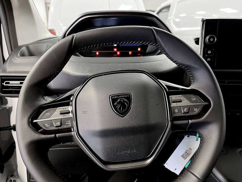 Bild på Peugeot Partner 130hk Aut L2 - EDITION! SERVICE & V-HJUL INGÅR!