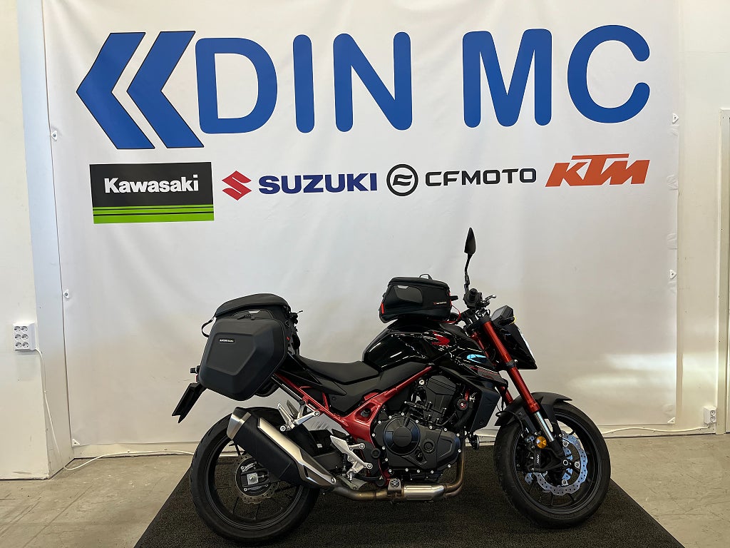 Honda CB750 "Nyservad, endast 900mil, väskor"