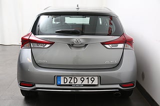 Halvkombi Toyota Auris 7 av 23
