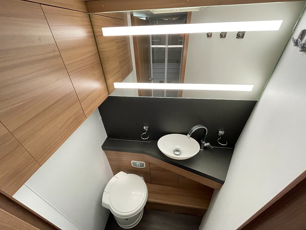 Adria Coral Plus 670 SC /Solcell/ALDE/Ugn/Automat 150hk/Dubbla bodelsb - Adria