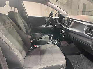 Halvkombi Kia Rio 11 av 25