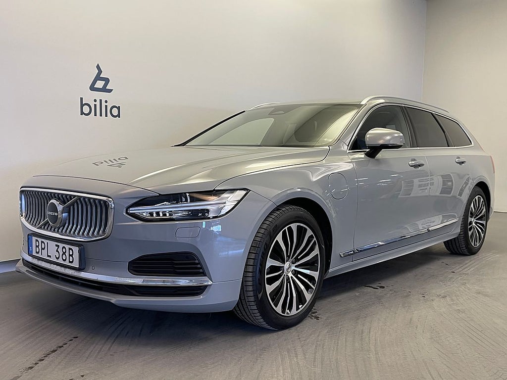 Volvo V90 Recharge T6 Core Edition / Dragkrok / Navigation / Back Kamer...