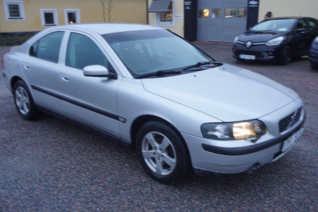 Volvo S60 2.4 140Hk 13400mil M-Värmare