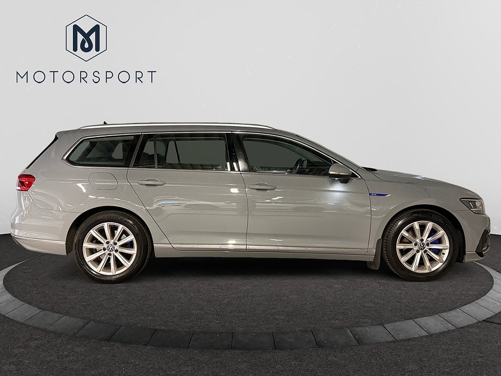 Volkswagen Passat Sportscombi GTE DRAG Värmare Navi Adap-farth Carplay bild 8