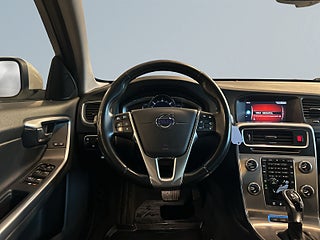 Volvo V60 D5 Twin Engine AWD Momentum Drag/MoK/S&V/Psens/Rattvärm – bild 9
