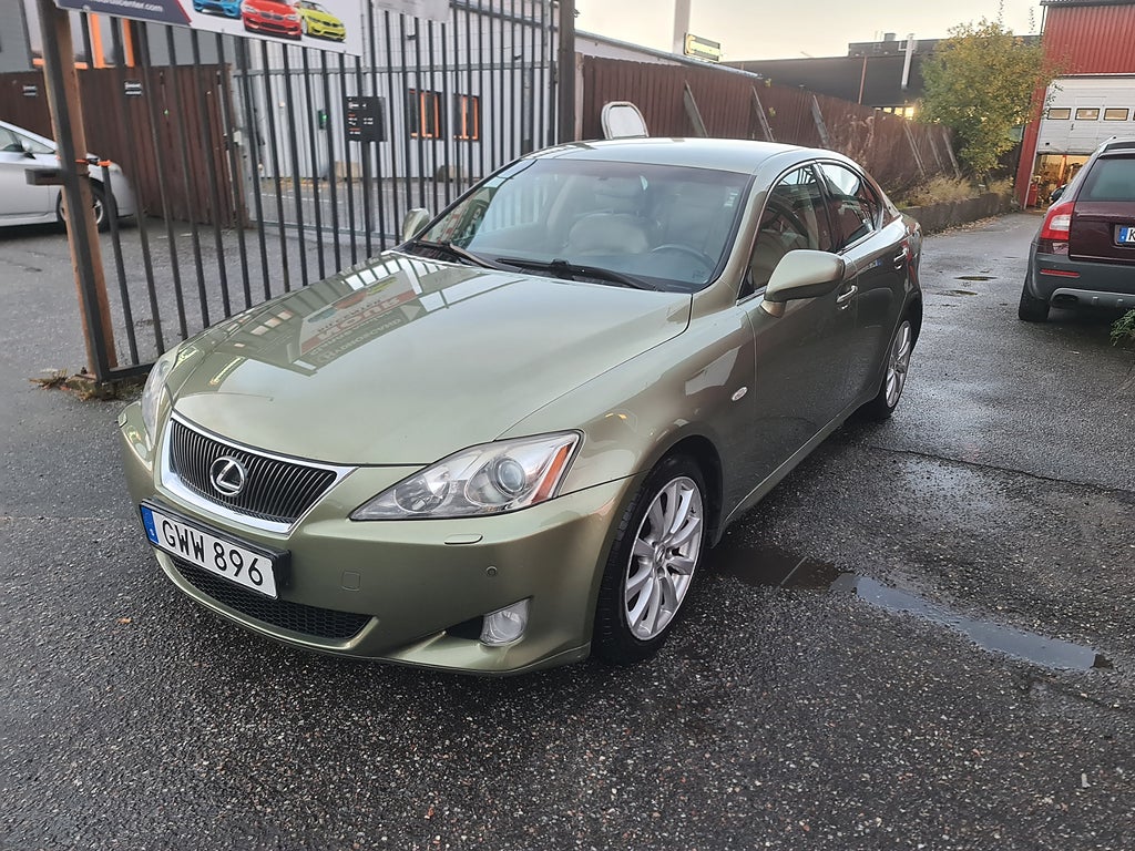 Lexus IS