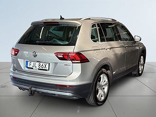 Volkswagen Tiguan 2.0 TSI OPF 4Motion S&V-Hjul/Drag/Backkamera/Pvärmare – bild 6