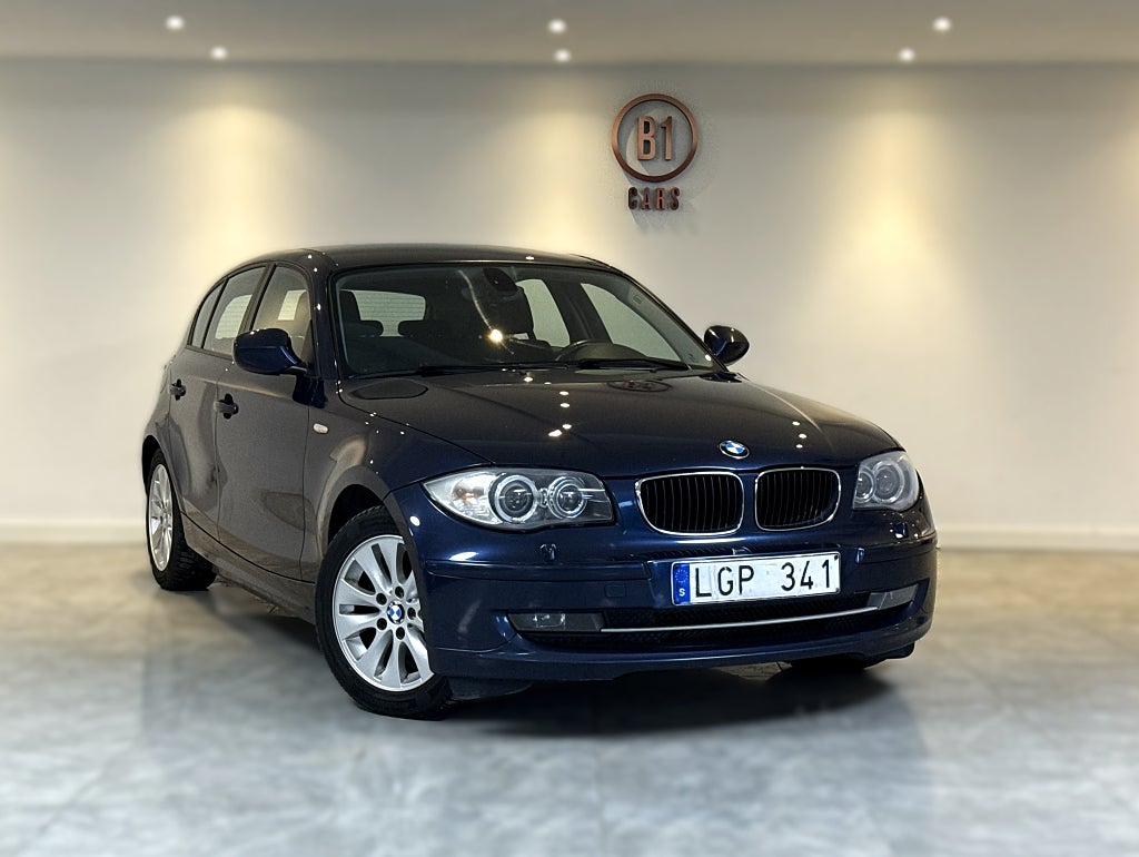 BMW 116 5-DÖRRARS COMFORT NYSERVAD FULLSERVAD P-SENSORER 