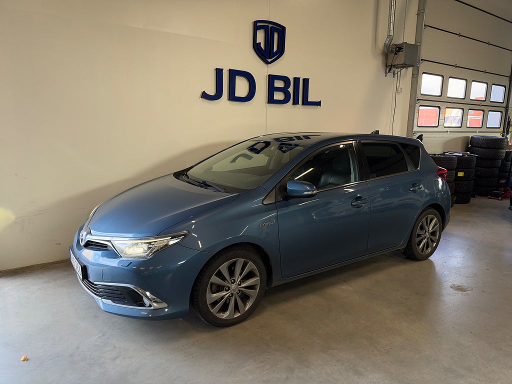 Toyota Auris Hybrid e-CVT Executive Kamera Drag  Euro 6 136hk