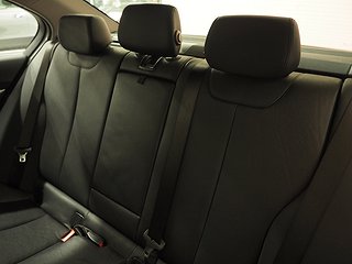 Sedan BMW 320 13 av 19