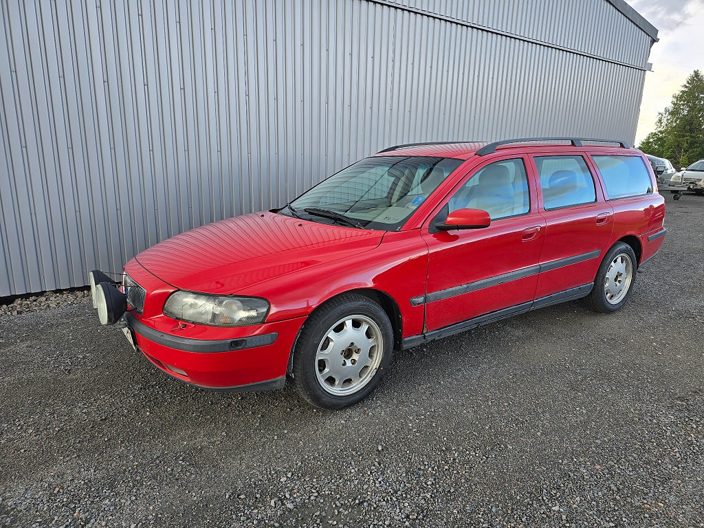 Volvo V70 2.4 Business /Besiktad till 202702/AC kyler