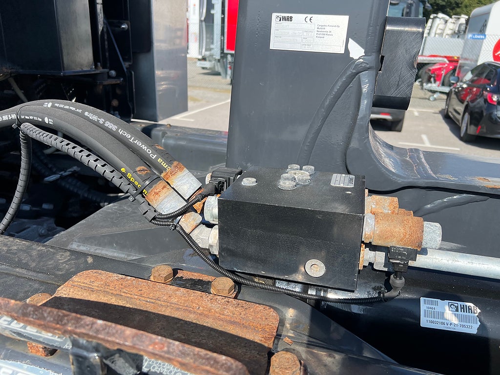 Mercedes-Benz Arocs 3251 Tridem Lastväxlare, Fullt Plogutrustad
