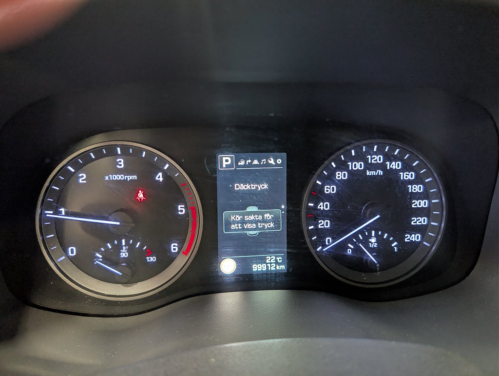 Hyundai Tucson 2.0 CRDi 4WD Premium Aut/Drag/Pano/M-värm/SoV thumbnail