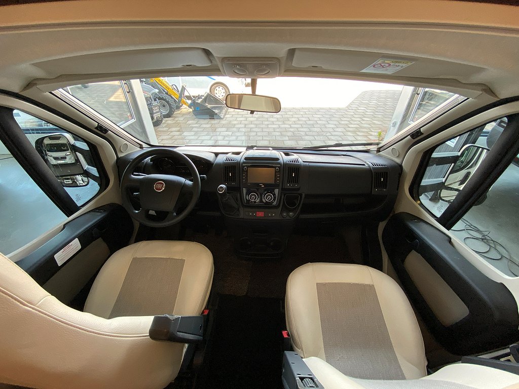 Eura Mobil Profilia 730 EB /ALDE/Solcell/L-bädd/Badrum bak - Eura Mobil