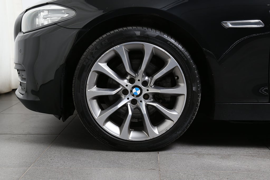 BMW 520d xDrive 190hk Touring Aut Panorama l 19" l Dieselvärmare 2017