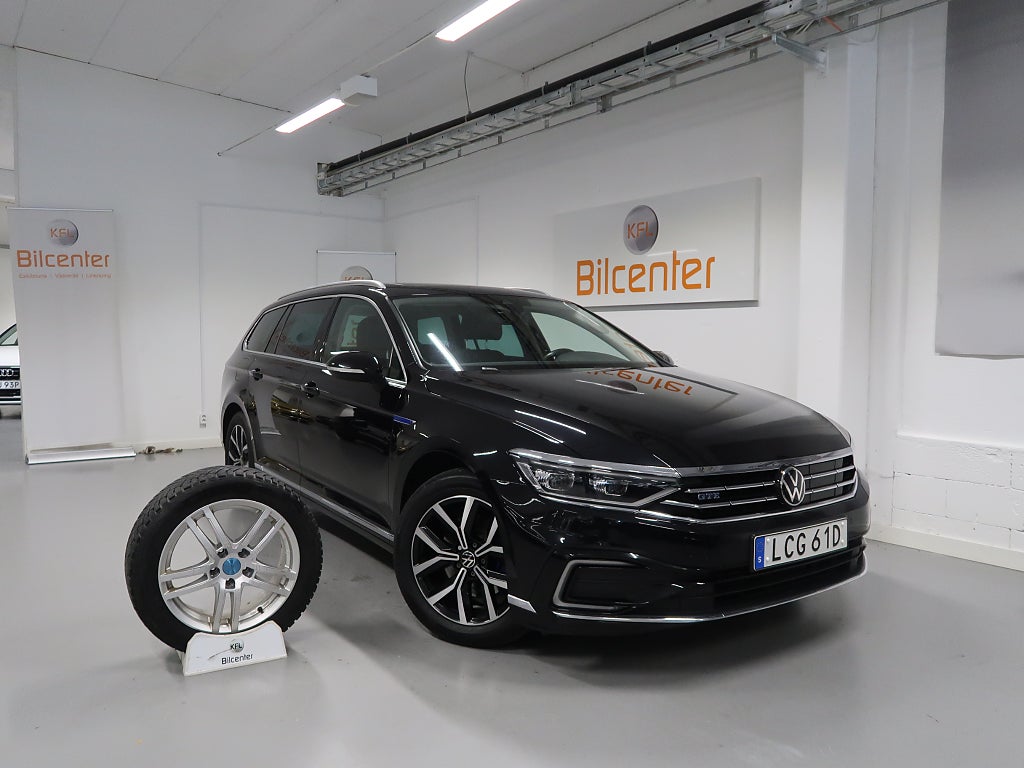 Volkswagen Passat GTE 1.4 TSI V-Däck ingår Cockpit-Pano-Drag-Kamera-Värma