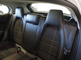 SUV Mercedes-Benz GLA 13 av 22